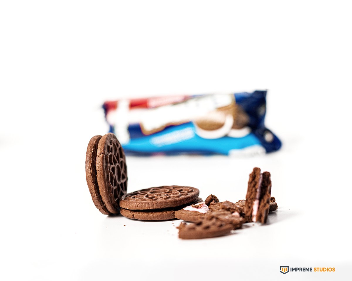 impreme_studios's tweet photo. I remember my childhood days when I enjoy soaking Noreos biscuits inside milk. Truly the @HaansbroNG has been a blessing to us all

#haansbro #biscuits #impreme #productphotography #workphlo #creativity #nigerianphotographer #media #inspiration https://t.co/7LU9LsuNlM