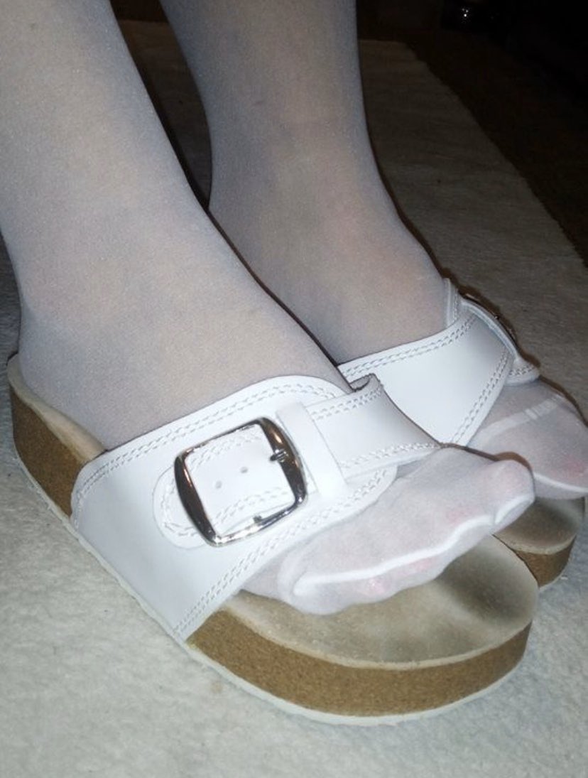 69LNF's tweet photo. Huge fan of these Scholl sandals years ago so hot seeing nylon feet in them #schollsandals #schollclogs #nylonfeet https://t.co/Sg0WYOZ7Cv