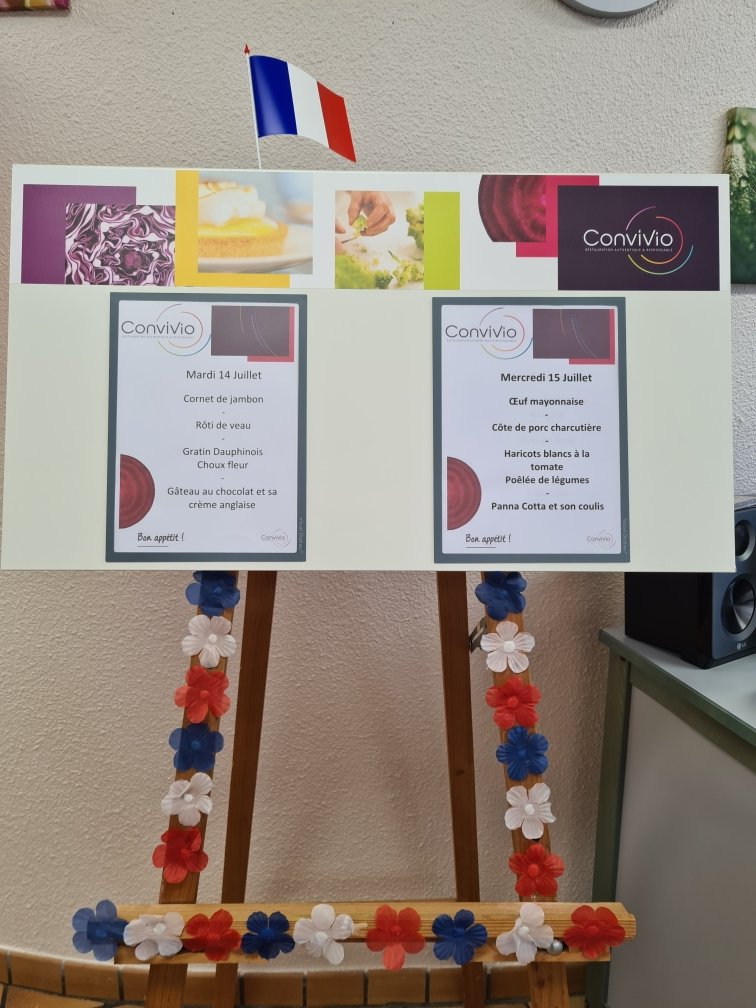 IsabelleRSC's tweet photo. Les résidents de la résidence Jean Guenier fêtent comme il se doit la fête nationale dans une ambiance guinguette et bleu-blanc-rouge ! Bravo à toutes pour votre  investissement ! @GroupeConvivio @RoumoisSeine https://t.co/JkeFeqfFqv