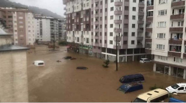 #Rize ve #Artvin’de yaşanan sel felaketinde hayatını kaybeden vatandaşlarımıza Allah’tan rahmet, sel nedeniyle zarar gören vatandaşlarımıza geçmiş olsun, inşallah en kısa sürede yaralar sarılır. Doğal afetlerden ders alınıp, ona göre şehir planlaması yapılmalıdır.