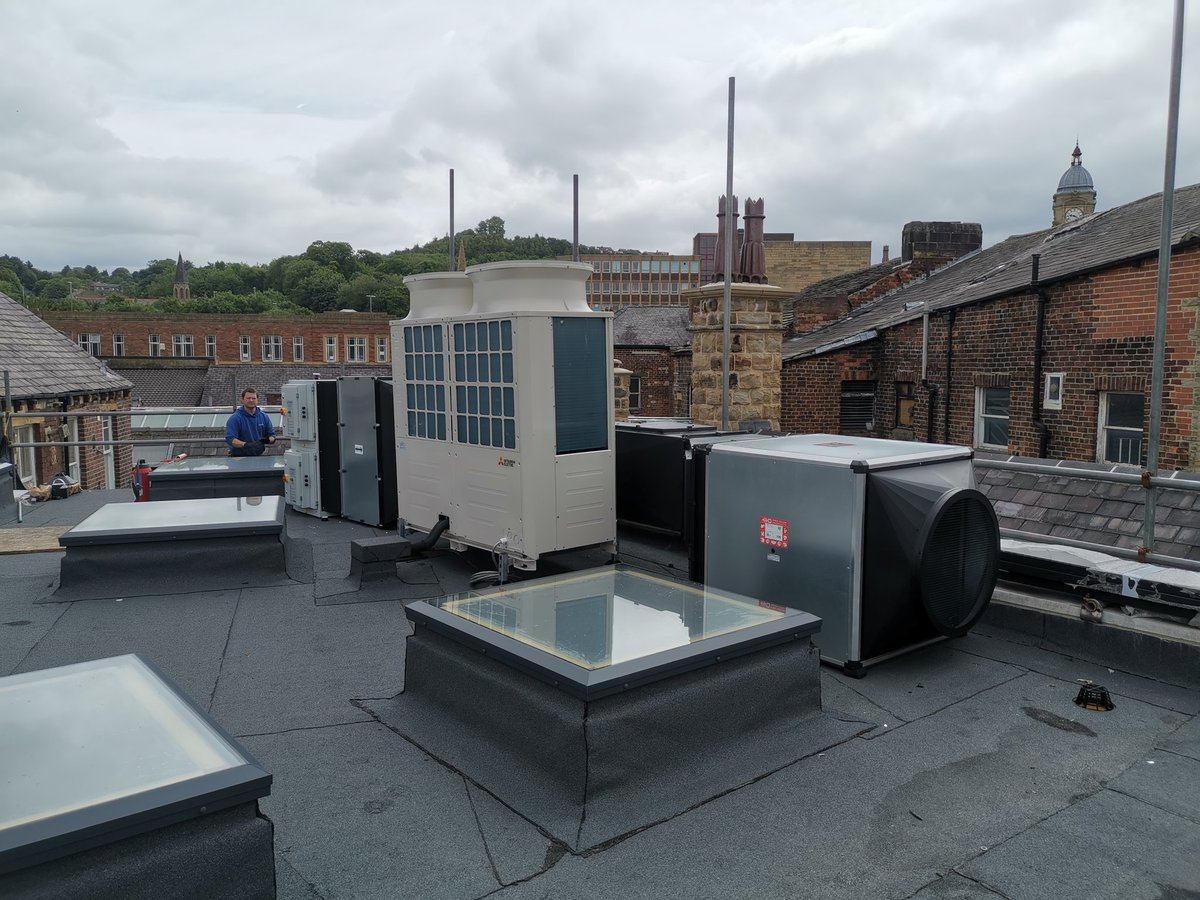 bondfabs's tweet photo. Almost done at Emoji's in Dewsbury https://t.co/2YDbpRKXlH