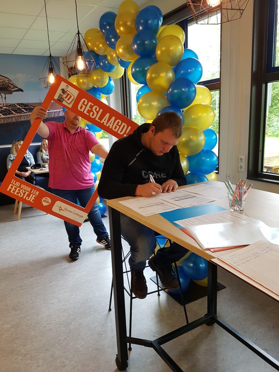 Niet zonder slag of stoot maar het is hem gelukt! Bjorn Brouwer heeft de opleiding tot Schipper Binnenvaart met succes afgerond. Gefeliciteerd Bjorn met het behalen van je diploma!
