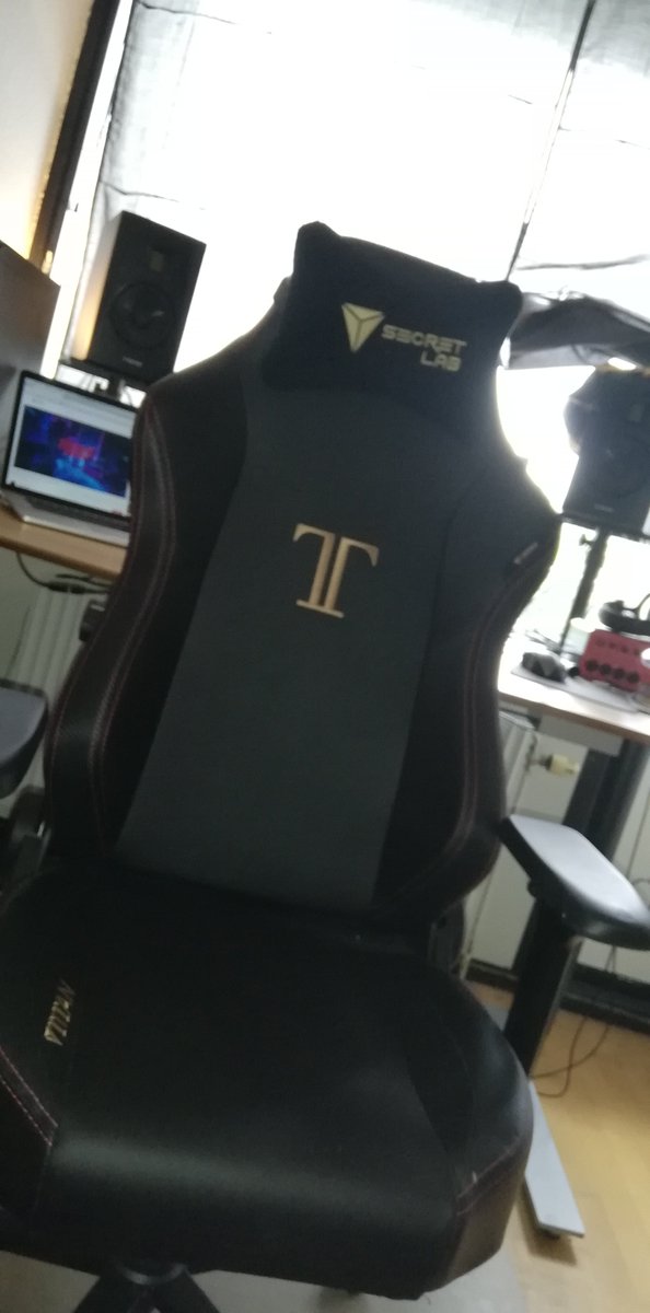 loktarg's tweet photo. @secretlabchairs
This chair rules. https://t.co/qaKXLVdFuJ