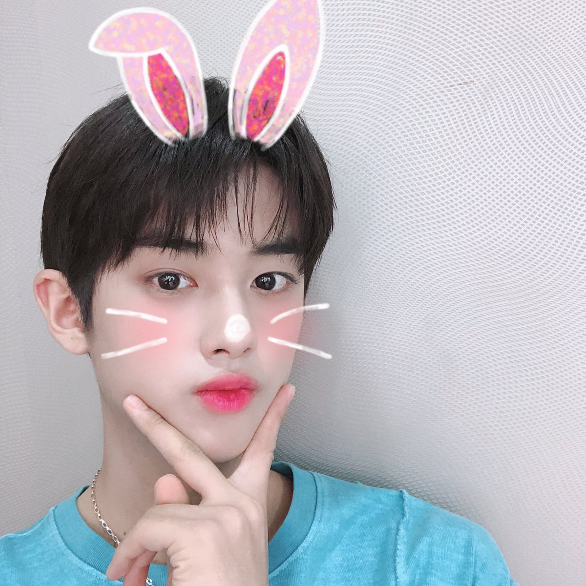 minkyu_0312's tweet photo. [💌PHOTO]
밍규 토끼 필터에 진심인 편..🐰💙
귀여워❣️ 사랑스러워💕

#김민규 #민규 #KIMMINKYU
#���쇼 #THESHOW #밍쇼 https://t.co/oWkvLLZnhT