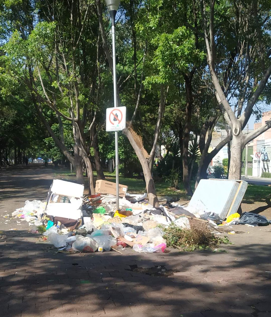 reyescid's tweet photo. @TuAlcaldiaGAM @VecinosGAM Autoridades exigimos de su ayuda para vigilar este punto lleva muchos años tirando basura y es un lugar de esparcimiento, lugar camellon de Eduardo Molina y ote 107 https://t.co/eRh9NKzuLH
