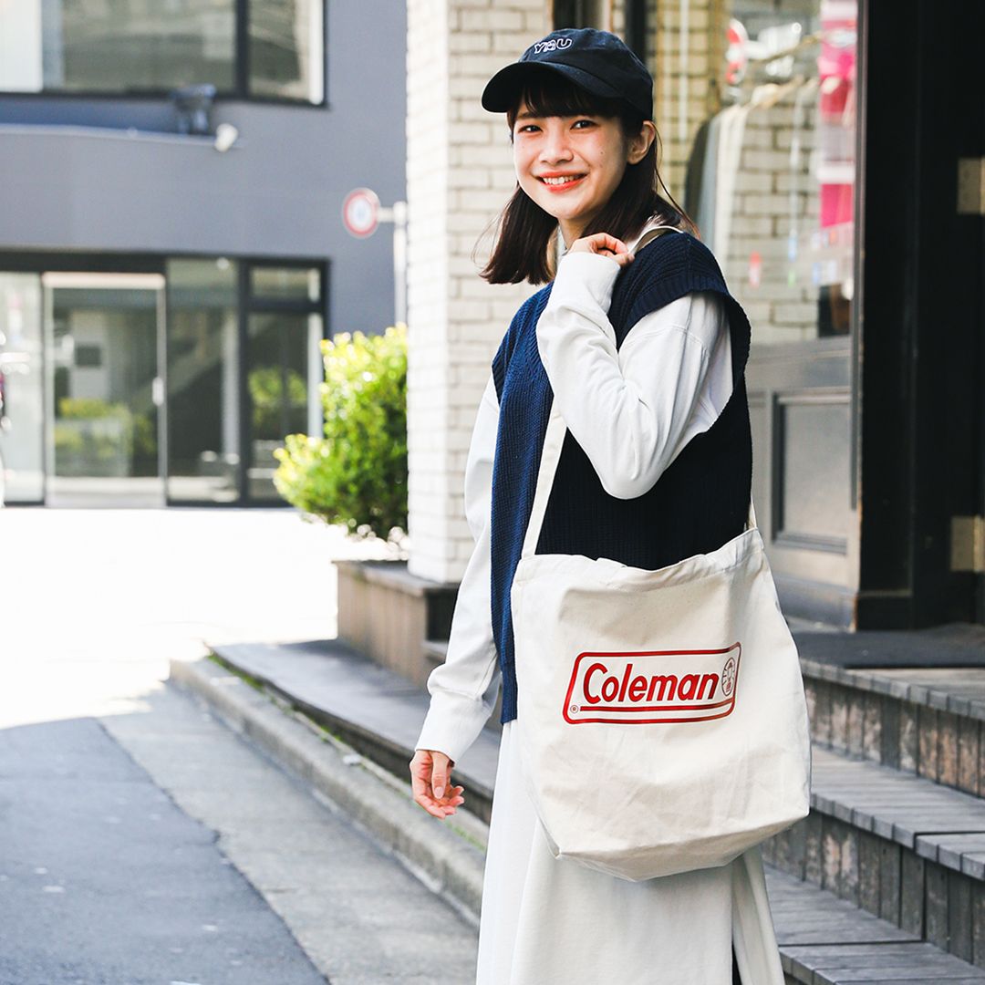 Coleman Japan コールマンジャパン公式 エコバッグ にも最適 コールマン の デカロゴ が目を引く トート とショルダーの2wayスタイルが可能な ロゴトート シンプルなデザインなのでコーディネートを選ばず エコバッグとしても活躍間違い