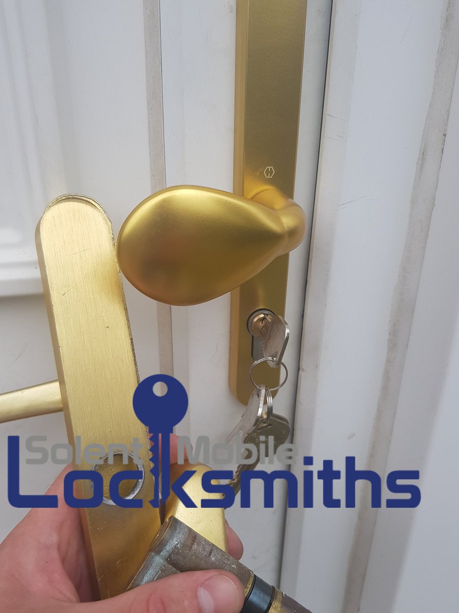 SolentLocksmith's tweet photo. Another job on behalf of @EckWhiteLetting in #LeeOnTheSolent handles and cylinder replaced. #LocalLocksmiths #LocalBusinesses #LocksmithService #LocksmithsNearMe #LocksmithsLeeOnTheSolent #SolentMobileLocksmiths #Checkatrade #BuyWithConfidence #TradingStandardsApproved https://t.co/q36ucvejR0