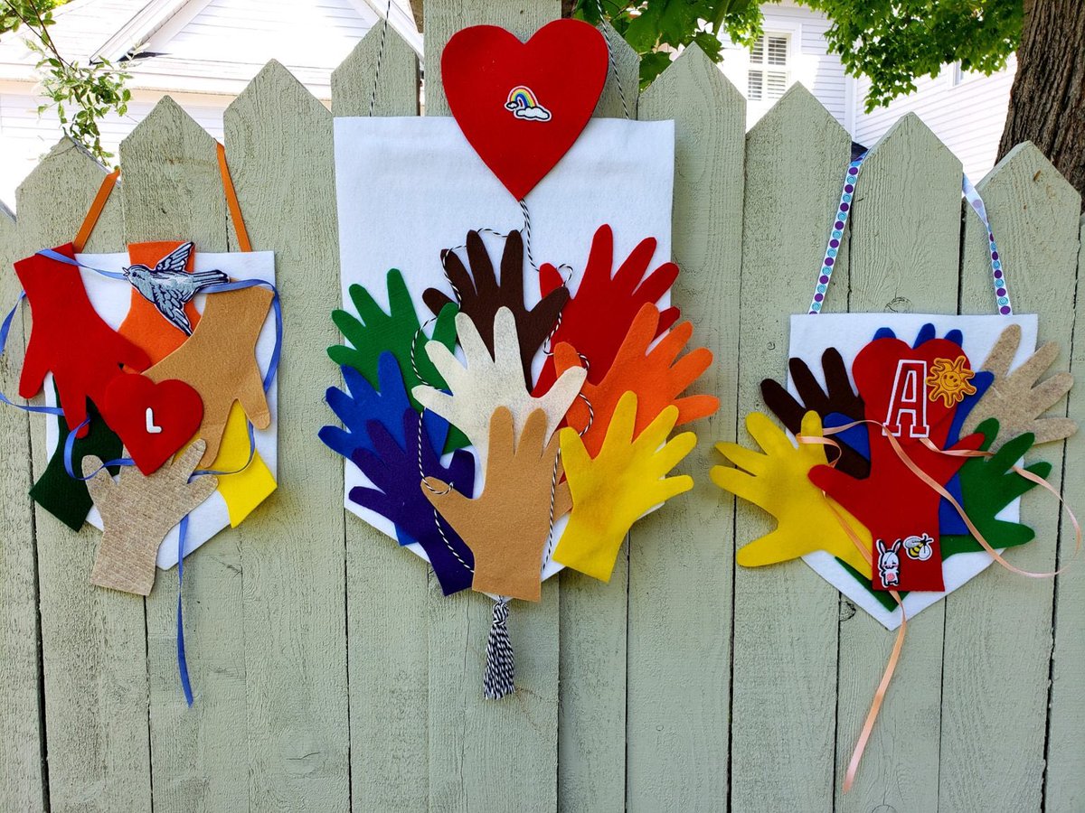 DebraQCEO's tweet photo. Summer crafting! DIY Felt Love Handprint Banner on the blog today! ❤️💙❤️ https://t.co/GKTQ70LOU2 Thank you @DebraQCEO Debra Quartermain for this special craft with your granddaughters! #createwithkunin https://t.co/HI2Ok17Agu