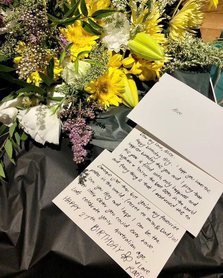rosedailyupdate's tweet photo. ANONYMOUS Lisa to SOMEONE Lisa, real quick. 💜💛 

#ROSÉ #LISA #CHAELISA https://t.co/u75Egkew4c