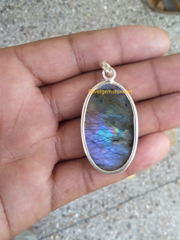 PriyaSh91439018's tweet photo. Purple Labradorite pendant
Buy At
https://t.co/rD5vt2Zlp7
#labradoritependant #labradoritejewelry #925silverpendant #labradoritesilverpendant #silverlabradoritependant #giftforher #bluestonependant #healingpendant #eengagementpendant #midipendant #giftideas #wife #usa #uk https://t.co/Bg5kn1TaM6
