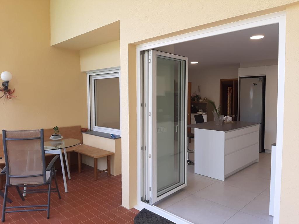 SUMUMPVC's tweet photo. Los propietarios de esta vivienda de Girona saben ahora lo que es disfrutar de una terraza. Ampliar nuestro espacio cobra otro sentido cuando lo haces gracias a una balconera Openmax. Una gran decisión.
#openmax #confort #ahorro #hermeticidad #sumum #ventanasdealtasprestaciones https://t.co/dgtPKlTeEi