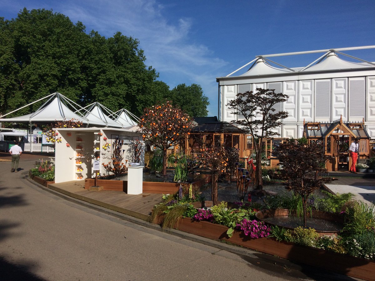 merryfieldptry's tweet photo. We @merryfieldptry were very proud to supply the pottery fruit for the incredible #Quist #Tree Fountains at the @RhsChelsea #Flower #Show - a great memory. Check out Mehrdad Tafreshi's incredible work on https://t.co/cg6SBJ9HzC https://t.co/V7cJT6Y0R8