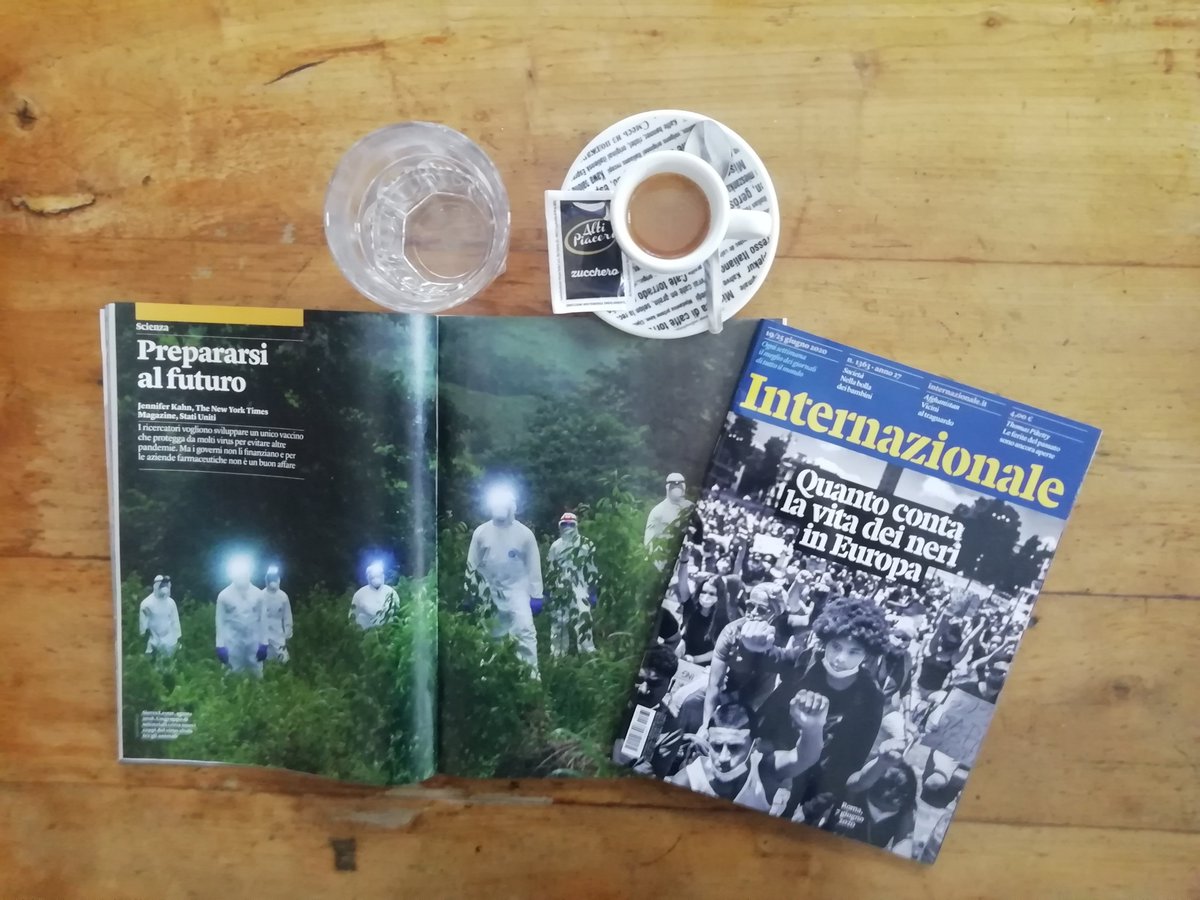 Piolalibri's tweet photo. In arrivo gli ultimi internazionale in differita. Informarsi è una priorità. 
. 
. 
@Internazionale  #information #WorldIsOne https://t.co/DvJs8bZns3