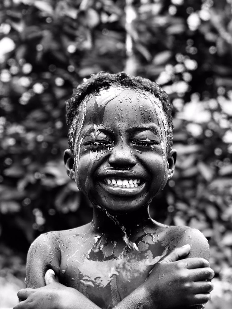 obenewaakb's tweet photo. Would you advice me to go into photography with these?🙈🙈😂😂I beg no insults https://t.co/kTm94L7894