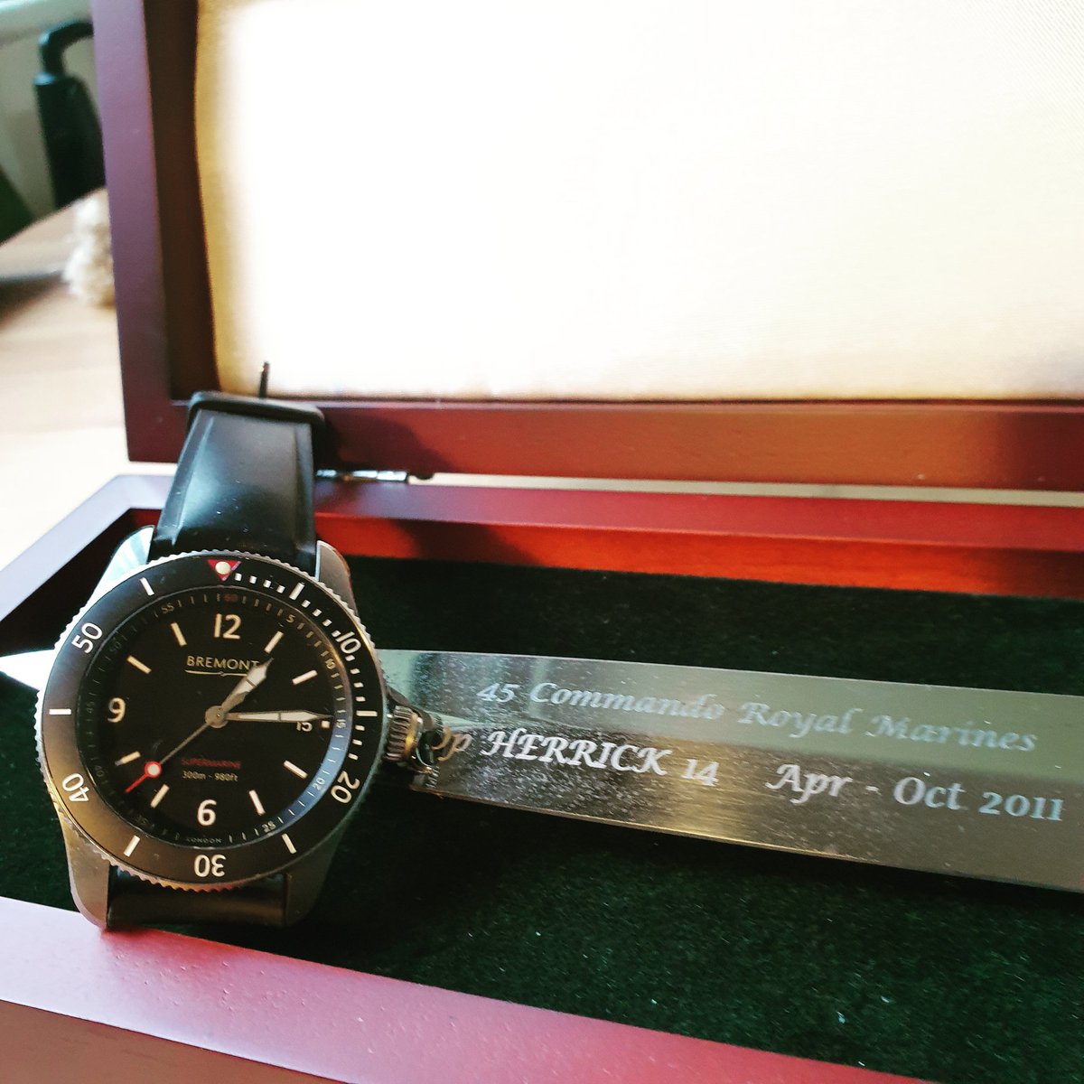 RevivalOcean's tweet photo. OP Herrick 14 - April to October 2011. A commemorative Fairbairn Sykes Commando dagger next to the @bremontwatches S300. 😍
•
•
@bremontmilitary #S300 #bremont #royalmarines #commando #commandodagger #afghanistan #watches #luxurywatches #resilience https://t.co/GXwGFwuJkE