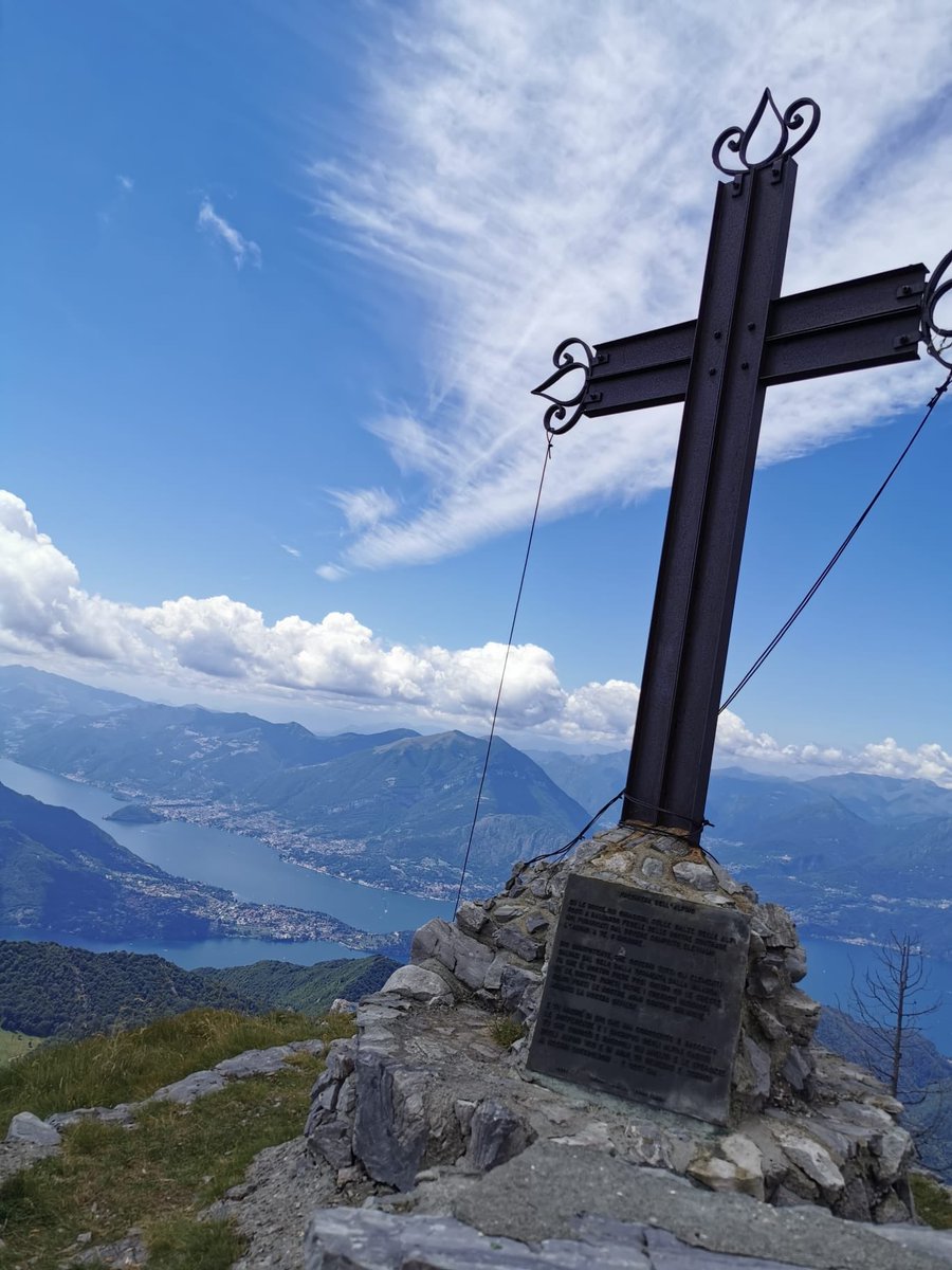_massimomauri's tweet photo. Cosa ci può stare sulla vetta del Monte Croce? #MonteCroce #MontePilastro #GrignaSettentrionale #ParcodelleGrigne #Grigne #EsinoLario #LagodiComo #LakeComo @inLOMBARDIA #hiking #landscapephotography https://t.co/LW6LawNHEL