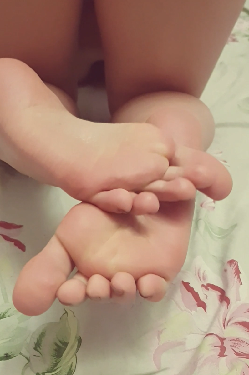 Ass soles video is waiting for you on my Onlyfans ;)
onlyfans.com/feet_sexy_queen

#footfettish #Feetfettish #feetdom #feetporn #footporn #cashslave #FOOTWORSHİP #onlyfansgirl