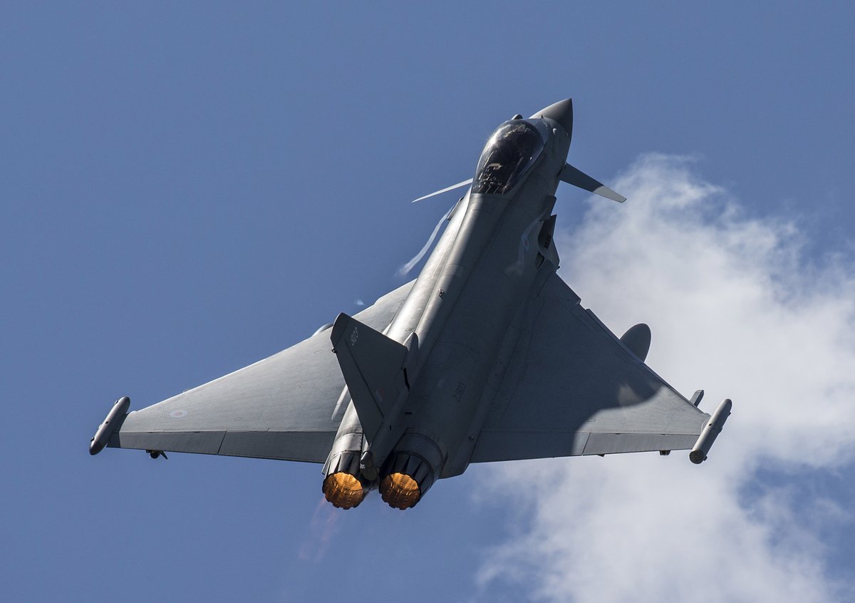 If you heard a loud noise over East Anglia yesterday, it may have been us!

It was a sonic boom caused by two of our Typhoons which were scrambled to escort the Ryanair flight involved in a security alert.

Find out more about RAF Quick Reaction Alert: raf.mod.uk/what-we-do/ove…