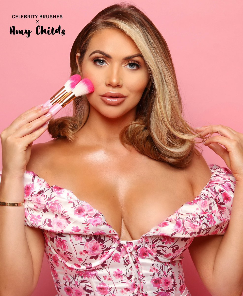 MissAmyChilds's tweet photo. I’m so excited! ... 😝
For the last 4 months I have been creating my own makeup brushes and collaborating with @celebbrushes to bring you the best makeup brushes ever, and they’re pink! 💖
My brushes launch on @celebbrushes this Thursday at 12pm, I’m so excited 🤍🙌🏼 https://t.co/lOjrs9JweX