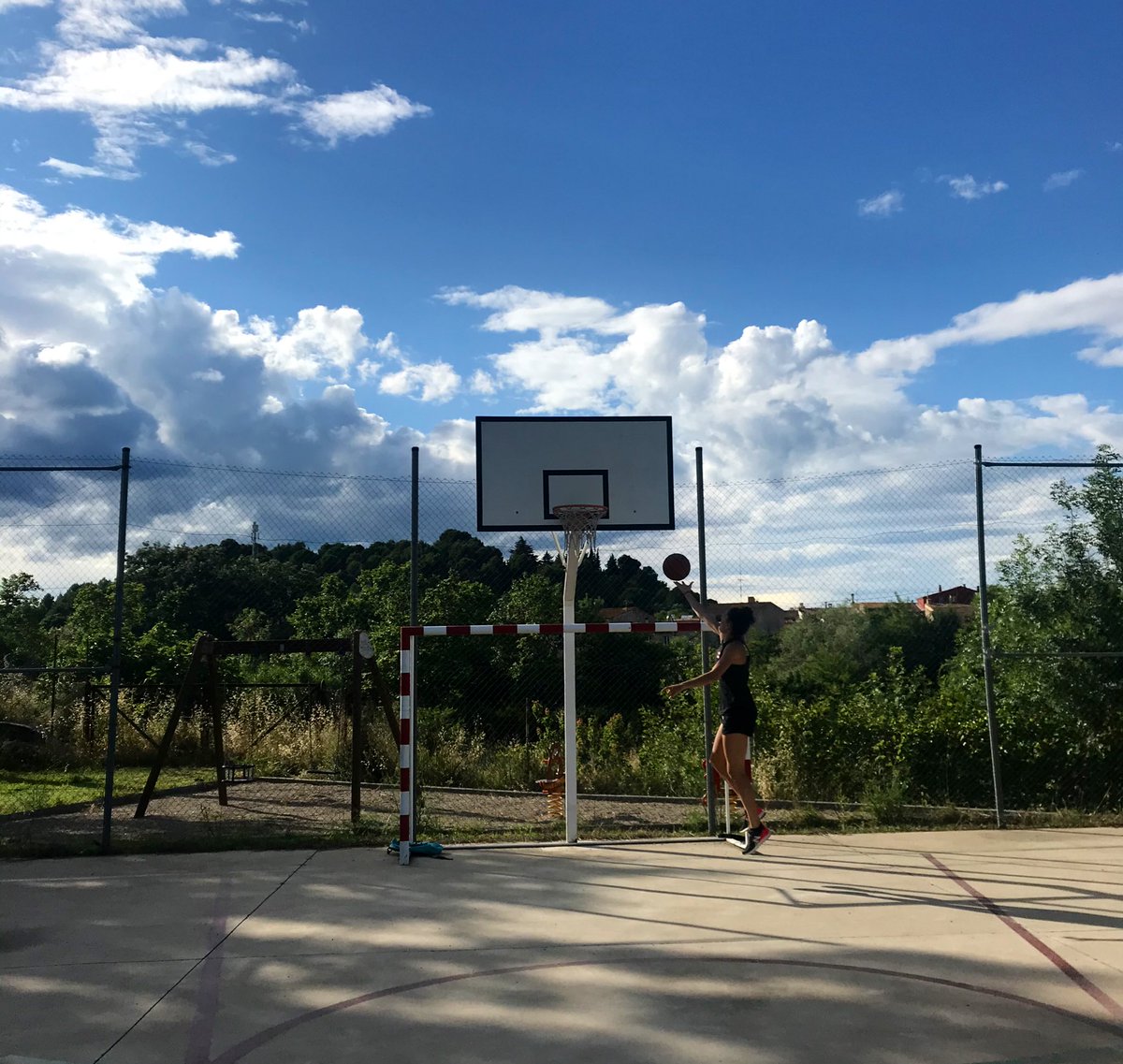 ainhoalopezr8's tweet photo. 🏀🗑 https://t.co/cEnzfh19Hr