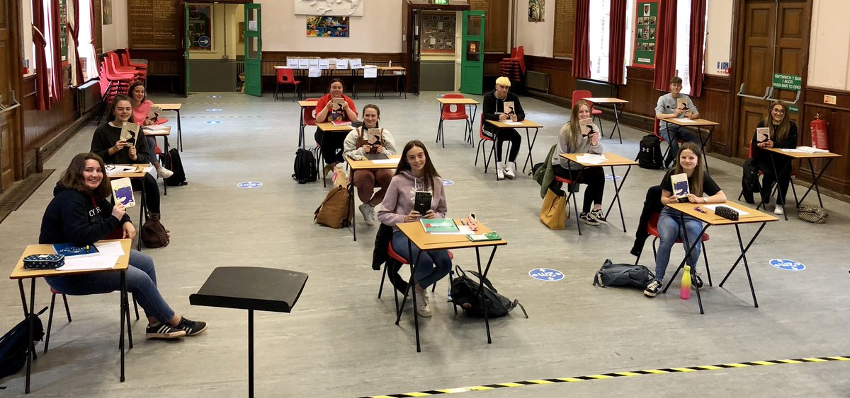 cymraeg_tryfan's tweet photo. Gwers olaf y criw arbennig hwn ⁦@ysgol_tryfan⁩ eleni. Braf eu gweld yn yr ysgol y tair wythnos olaf ond canmoliaeth i bob un am fod yn bresennol yn holli wersi byw’r cyfnod clo!  #unol #synoptig #gwerthfawrogi #ffurfiau 🏴󠁧󠁢󠁷󠁬󠁳󠁿 https://t.co/7upnR1H17u