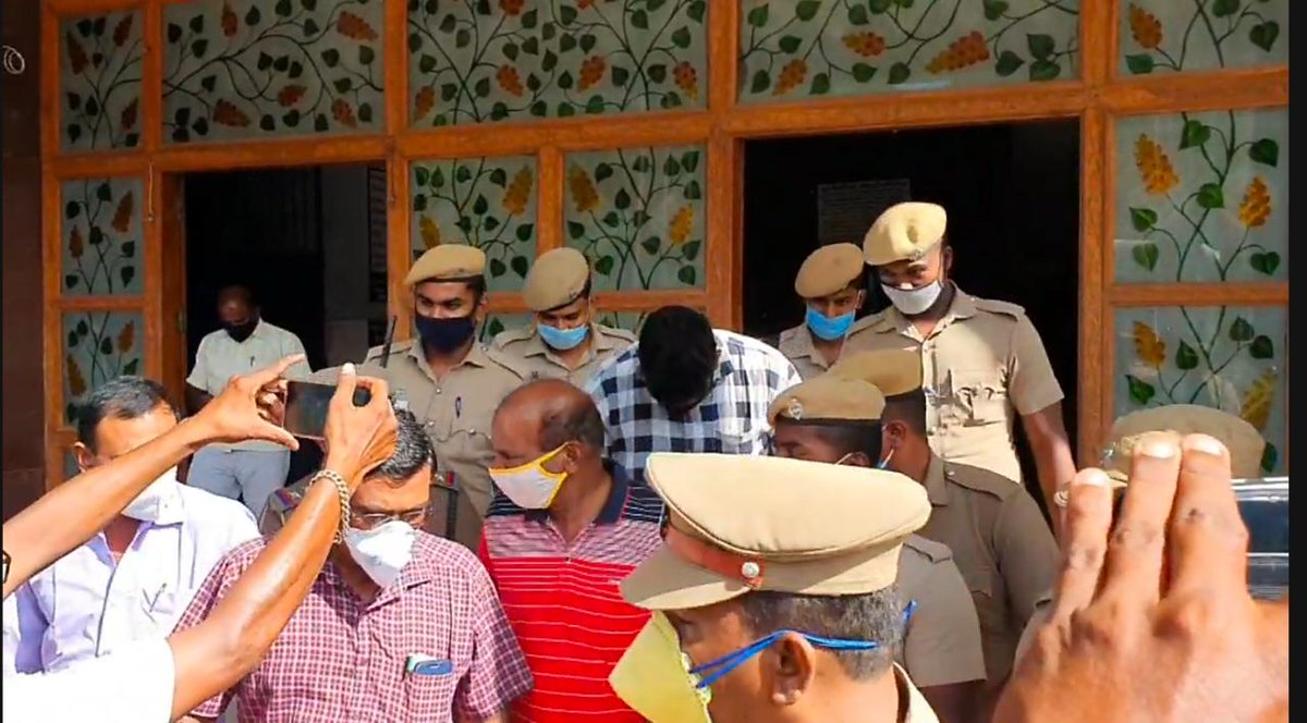AnanthStartupTN's tweet image. SSI Paldurai &amp;amp; constable Francis from Sathankulam police station arrested by CB-CID last week in the #JusticeForJeyarajAndFenix case were discharged from Thoothukudi medical college &amp;amp; hospital and taken to Tuticorin District Jail amidst tight security arrangements. @timesofindia