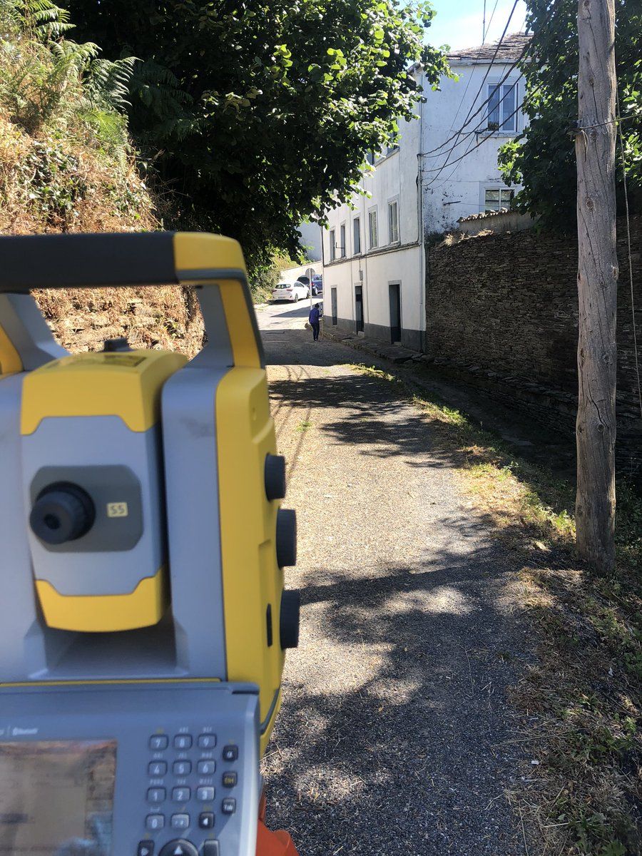 Gude89's tweet photo. Diazo de campo en #lugo. Colaboración entre startups para mellorar o aspecto e entorno do camiño de santiago na zona do carmen. @aleutos go! Aportando valor en zonas #rusticas e #urbanas https://t.co/oJPBDAAZDJ