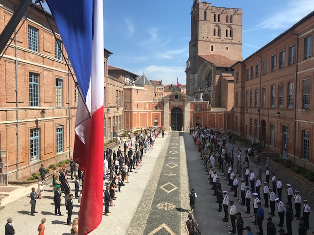 PrefetOccitanie's tweet photo. #14Juillet 🇫🇷 Étienne Guyot a rendu hommage aux personnes qui se sont engagées dans la crise sanitaire : "Ce 14 juillet symbolise, cette année peut être plus que les autres encore, l’unité d’une nation traversant pourtant une crise inédite et d’une ampleur exceptionnelle" https://t.co/TV5WdhYT5Y
