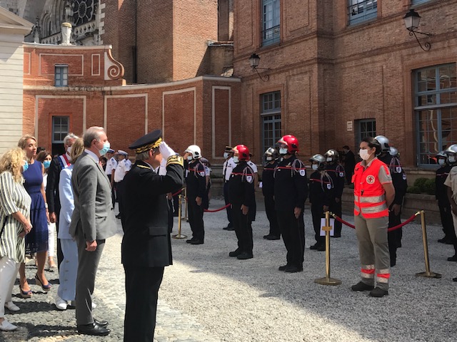 PrefetOccitanie's tweet photo. #14Juillet 🇫🇷 Étienne Guyot a rendu hommage aux personnes qui se sont engagées dans la crise sanitaire : "Ce 14 juillet symbolise, cette année peut être plus que les autres encore, l’unité d’une nation traversant pourtant une crise inédite et d’une ampleur exceptionnelle" https://t.co/TV5WdhYT5Y