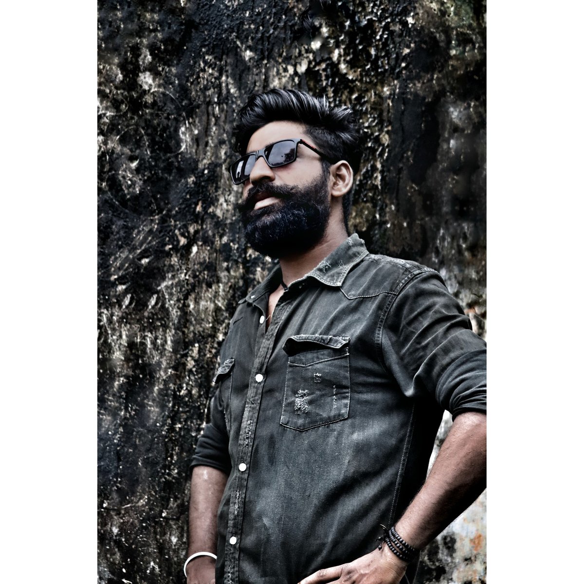 Actor_Rajkumar9's tweet photo. Time is measured in days,weeks and beards
Pc:-@kiran.ricky.12 
#beard #beardlife #beardlover #attitude #hero #tfi #tollywood #telugu #rangas #mood #style #beardstyle #black #blackbeard #localartist #localbeard #chill https://t.co/qRkiu40t0B