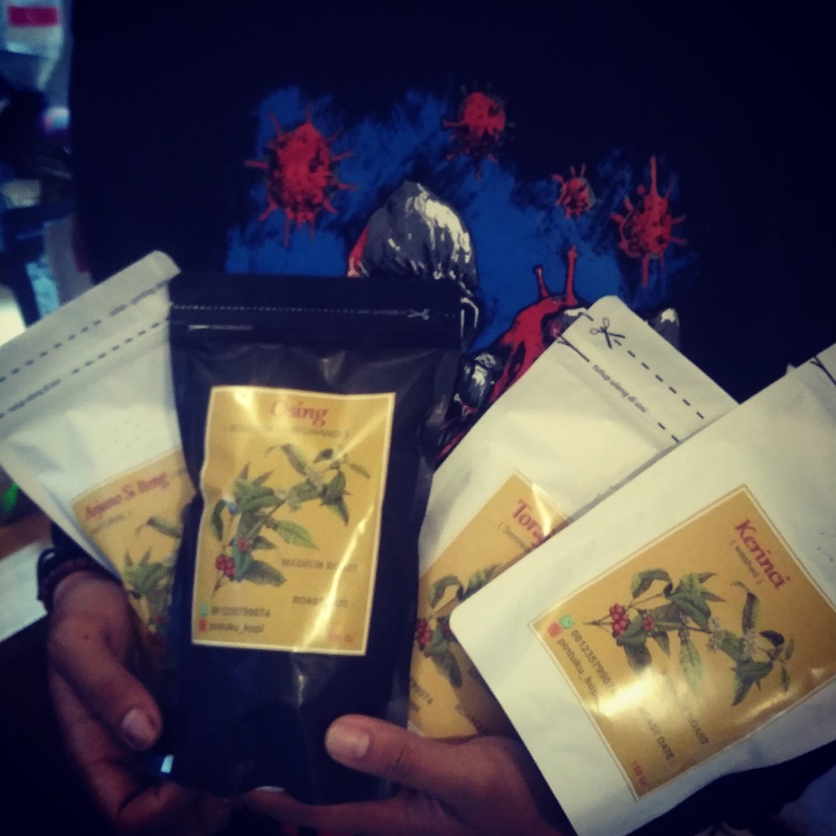 pintukuCO's tweet photo. Siap melayani wilayah malang raya dan nusantara
kemasan 150gr
.
.
.
#robusta #arabica #warungkopi #kedaikopi #coffeeshop #roastbean #groundbean #wholebean #lawang #pasarlawang https://t.co/3OCPcDow8b