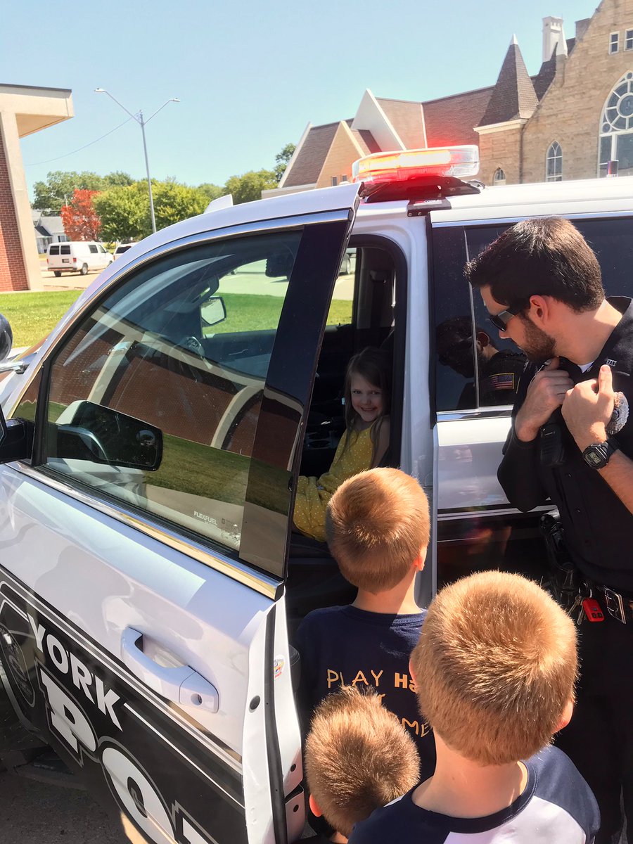 York_ParkandRec's tweet photo. We had a great morning learning from the York Police Department at the Hometown Heroes program yesterday.
The kids favorite part of the morning was getting to sit in the “jail” in the back of the car. Thanks YPD! #YPR #YorkParksAndRec https://t.co/8gSdQ107KR