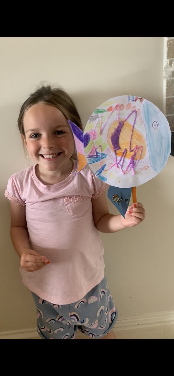 EmilyTaylor180's tweet photo. Another busy morning going back over phonics and reading about and making a fabulous Rainbow fish 🐟 🌈 @FRISroom4 https://t.co/UH4L93fdpg