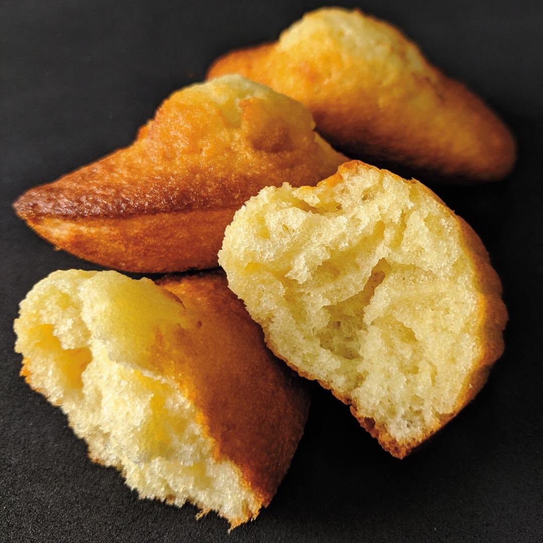PastryRev's tweet photo. 💥NOVEDAD EDITORIAL💥
🥖 Descubre el reportaje de la panadería artesana gallega La Bulanxerí en #PR44
🍫 De bocados dulces, como los brownies, las magdalenas y las trenzas, a panes inspirados en la tradición francesa

📚Ejemplares: https://t.co/iyGPJaoWgS https://t.co/z1jhHhpc52
