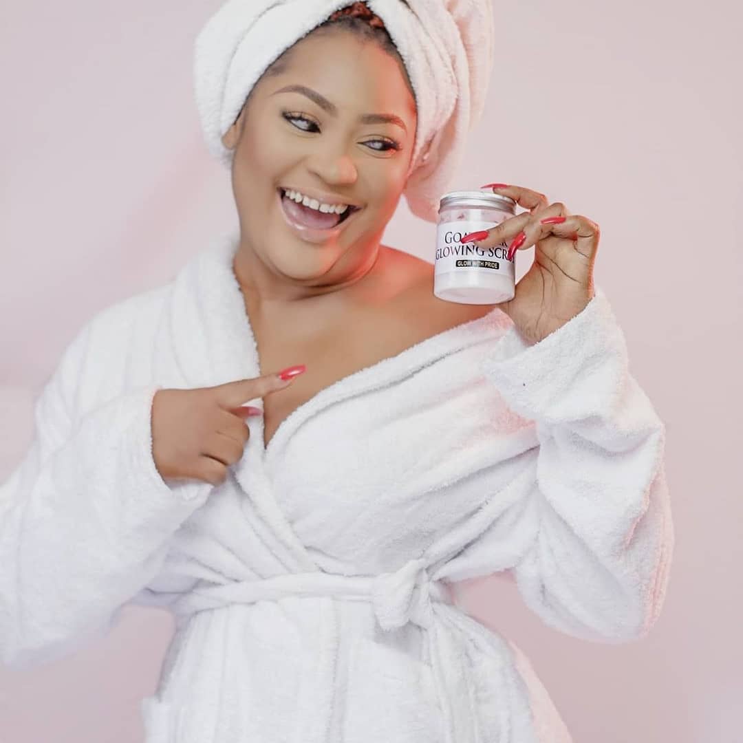 netgists's tweet photo. Happy Birthday to Nollywood Actress, Amb. Uche Elendu - CEO of #Killercurvesbeautystores. https://t.co/s0VUwzHOwJ