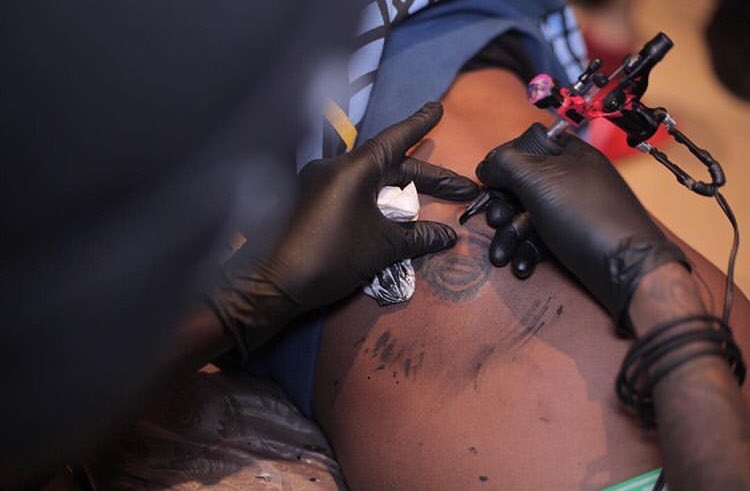 stigmata_ATM's tweet photo. There’s no need to workout if you have ink...Trap Life with @emteethehustla_ 💉🏧 https://t.co/9Ubr7brtvX