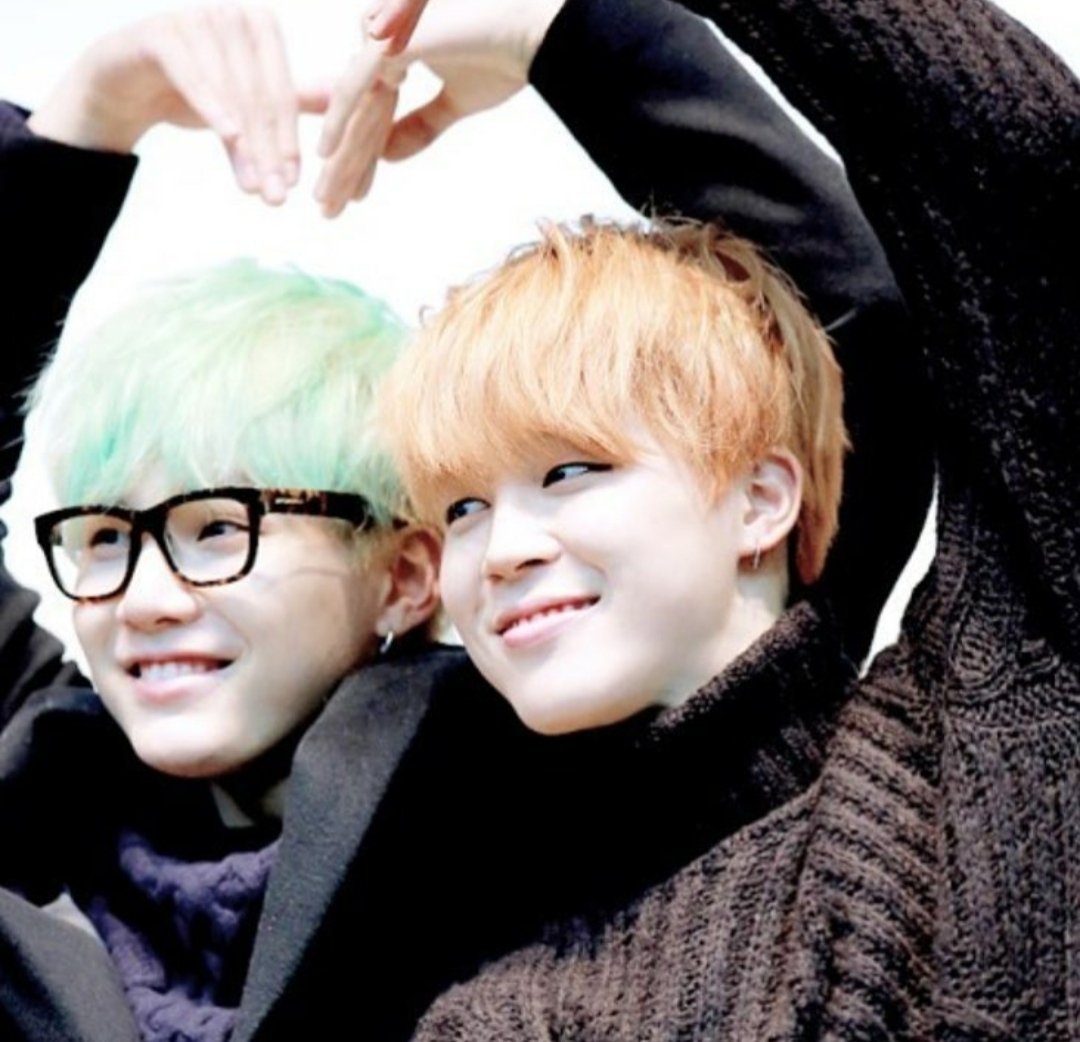 Ka_terinag's tweet photo. Also here for mint suga #SUGA #mintsuga #BTS_OF_THE_DAY and orange jimin https://t.co/EmFCX9kNhr