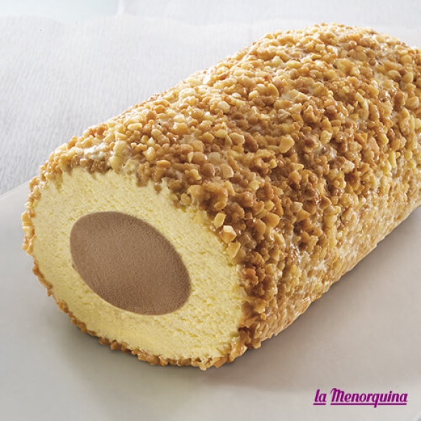 la_menorquina's tweet photo. Tarta Poker Crocant: una de las tartas clásicas de #LaMenorquina con helado de chocolate y biscuit envuelto con crocant de almendra. Una apuesta segura en la carta de postres para finalizar de la manera más sabrosa y crujiente 💥 #tartahelada #crocant #postreshelados #almendra https://t.co/DGDx0W3G0R