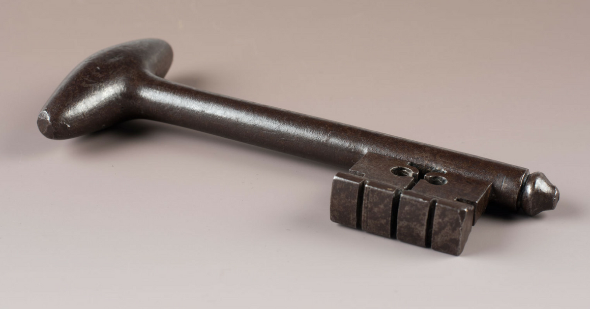 MountVernon's tweet photo. Happy #BastilleDay! The main prison key was turned over to Lafayette shortly after the Bastille was stormed #OnThisDay in 1789. In 1790, he sent this key to Washington, who displayed it in Philadelphia &amp; then @MountVernon, where it has remained ever since: https://t.co/3C9l5jhwp9 https://t.co/8Nsq2EleIM