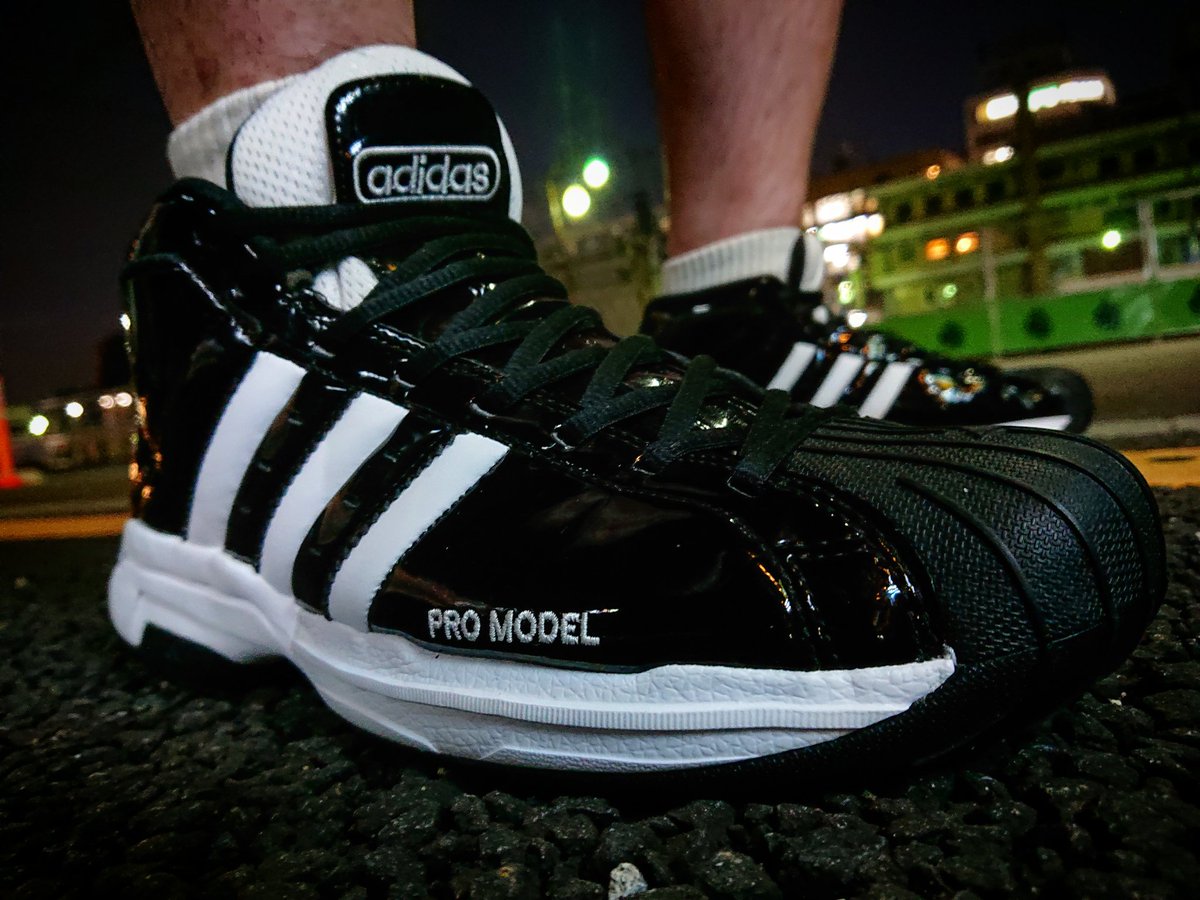 MARVINKICKS0603's tweet photo. ADIDAS
PRO MODEL 2G
#バッシュを履いて外へ出よう
#バッシュを履いて外に出よう
#adidas
#promodel2g
#nba #kicks #sneaker #basketballshoes #shoes #basketball #バッシュ https://t.co/pwMBa4LXbf