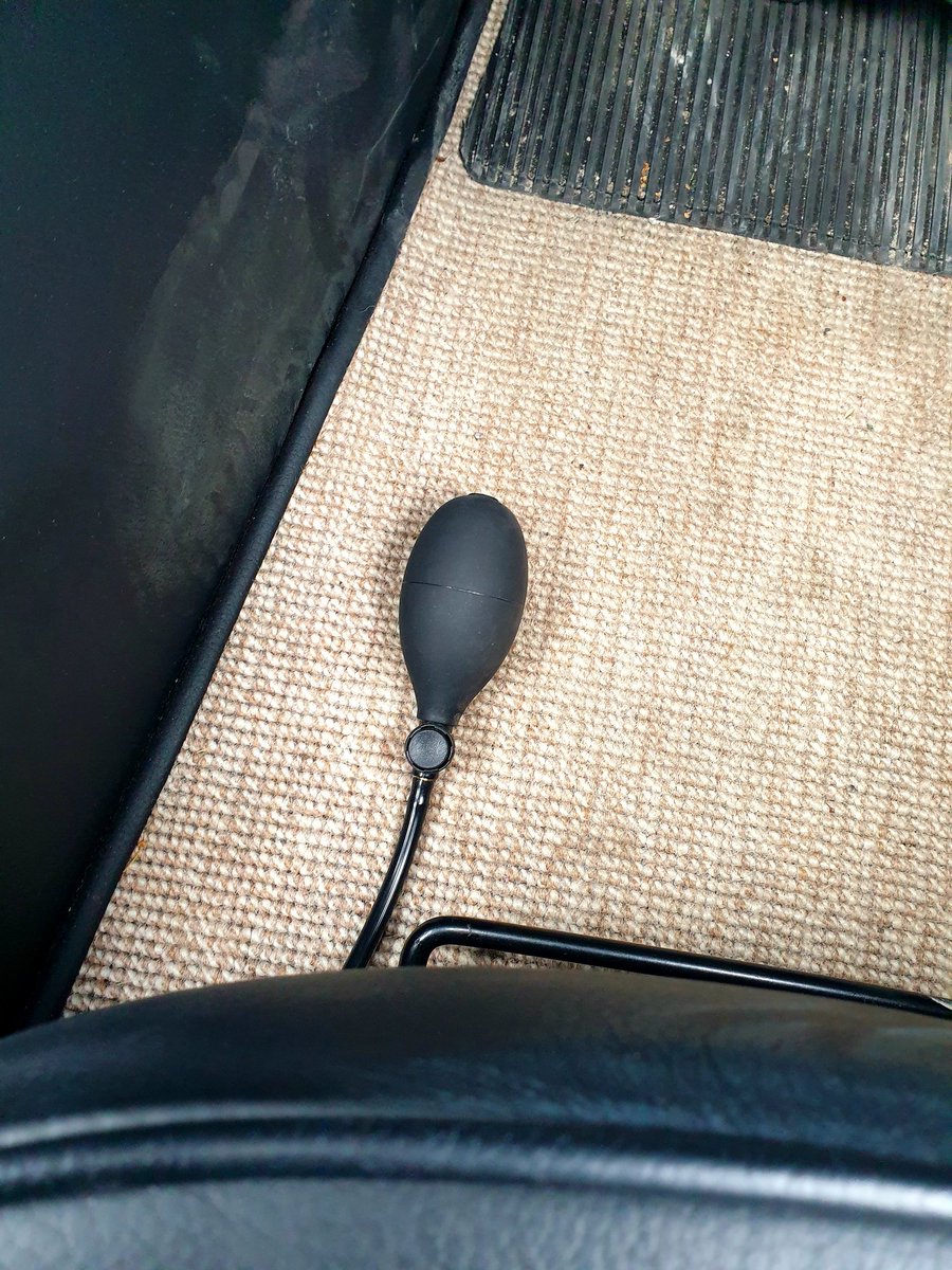 _rlane_'s tweet photo. Hand-pump for the lumbar-support in new Plus Four is the most Morgan thing I have ever seen. Truly hilarious. https://t.co/ayuqaF9Egn