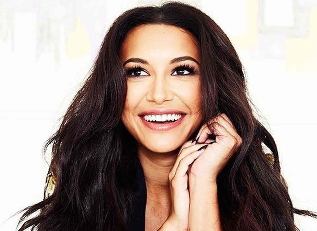 _tvserieously's tweet photo. Ci riuniamo intorno al dolore della famiglia e dei fan di Naya Rivera,una donna meravigliosa che ha lottato fino all'ultimo respiro per mettere in salvo il suo bambino,dimostrando quanto può essere forte l'amore di una madre.
Grazie di tutto.
Ciao Naya,non ti dimenticheremo mai💔 https://t.co/MOxgRxCTU0