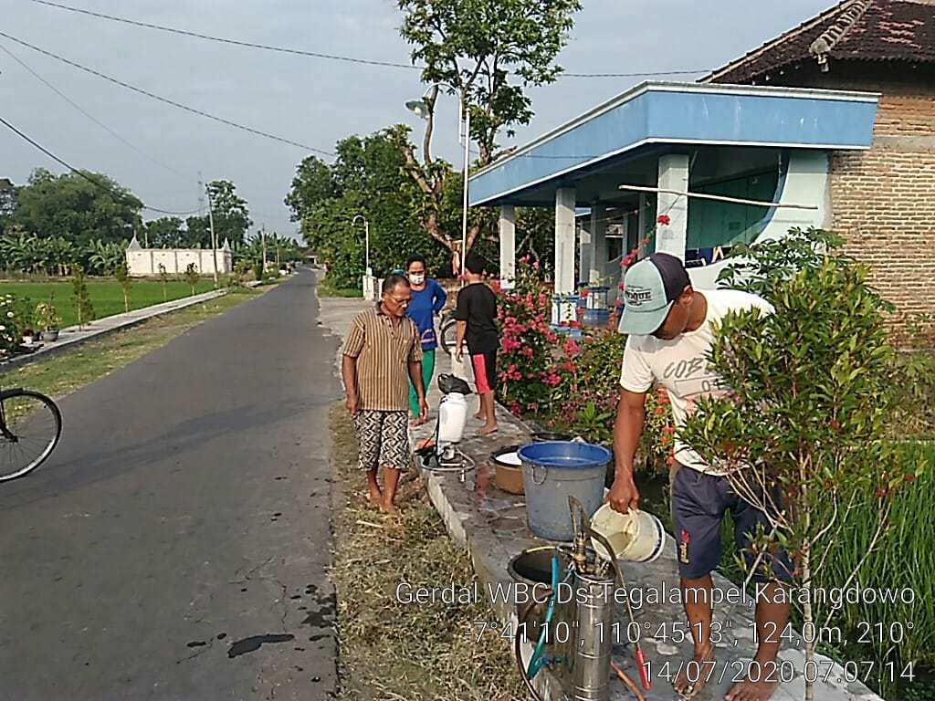 ErniRnienugie's tweet photo. Tak kenal lelah mendampingi petani mengawal pertanaman padi.. krn kita mmg satu hati.. ppl, popt dan petani di karangdowo, polanharjo, jatinom. Gerdal wbc kita lakukan agar musim ini ttp bisa memberikan hasil optimal
@DistanbunJateng 
@bpopt 
@Bptp_Jateng https://t.co/VWrYvpL8QT