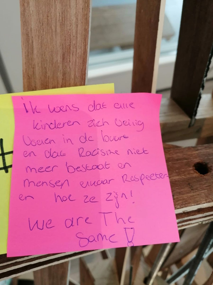 StMoveUtrecht's tweet photo. Kinderen van de @JohannesschoolU hebben in samenwerking met studenten van #usc en #uvsv hun ideeën over vrijheid opgeschreven. Wij zijn enorm trots op deze kinderen die open het gesprek met elkaar aangingen over wat vrijheid voor hun betekent! Kunstwerk door Jasper Willem de Boer https://t.co/sbxOHKW6ns