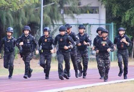 somsakjeam's tweet photo. เปลี่ยนชื่อ “ตำรวจมหาดเล็กราชวัลลภรักษาพระองค์ 904” เป็น “กองบังคับการปฏิบัติการพิเศษ”

พร้อมกันนั้น ได้เพิ่มอำนาจในการควบคุมฝูงชนให้กับหน่วยดังกล่าว

และอนุมัติงบประมาณเช่ารถใหม่คันละ 15 ล้านบาทให้หน่วยดังกล่าว 14 คัน

......................

ขอบคุณ "มิตรสหายท่านหนึ่ง" https://t.co/vbXfyymqZq
