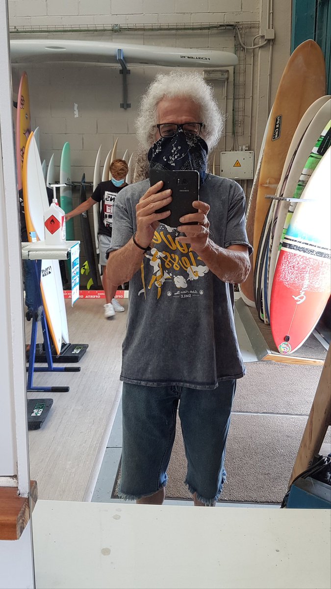 Apez140's tweet photo. Bella Tarde @Sophie_MJ Y Feliz esperamos Inma y yo recién arribados a la nuestra Ensenada Querida Sofía.
Mira qué #Gafas @Oceanglasses más #Bonitas tienen en @FullandCas 🤩.
Con mi nuevo #Sueño #OriginalDesign by #HugoLópez #MasterShapes tornando #Realidad.
Abrazos y Besos..🧚♂️😎 https://t.co/HwSrChKObX