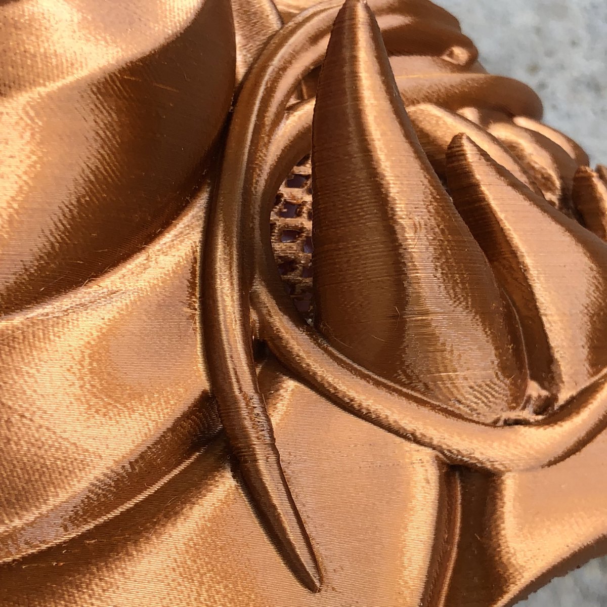 grafitomi's tweet photo. Hot damn! Weksterโs Samurai Mask looks gorgeous in @esun3dfilament silk copper.
The Predator finished in 9 hours 18 minutes on that full scale awesomeness. Layer height is 0.168. #deltaftw
#samurai #mask #3dprinted
@UncleJessy4Real @joeltelling @wekster2507 @fotismint @rpauza https://t.co/c7RLAMbpB0