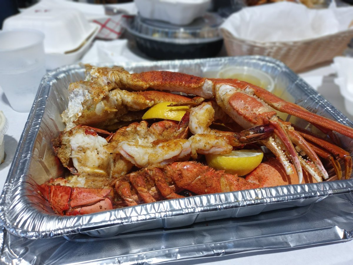 I took a photo with the LG Stylo 6.
Summer with no seafood is wack🍤🍴,
#cityisland