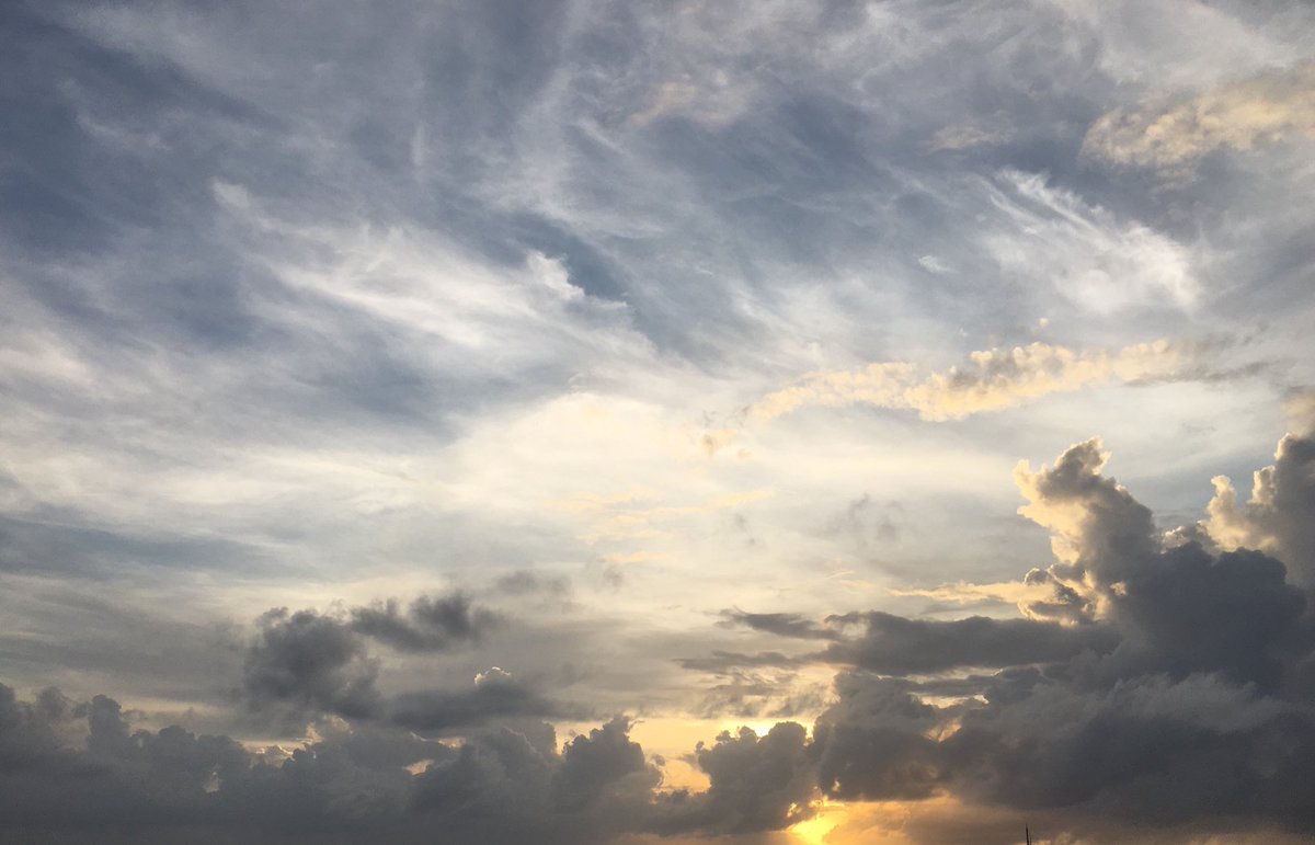 動く

#sky #cloudysky #sunset #heavyweather #roughweather #inclementweather #Japan #空 #曇空 #荒天 #天地 #日本