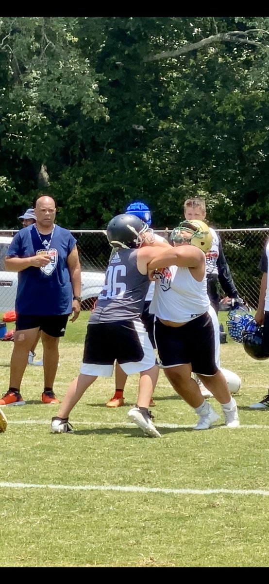 BraxtonG35's tweet photo. Competed @FBUcamp 🏈 in Atlanta a few weeks ago and had a great coach @77MMorais Thank you coach!! Ready to work with you again. 🏋🏼‍♂️💪🏼 https://t.co/Hjbeexmmpr